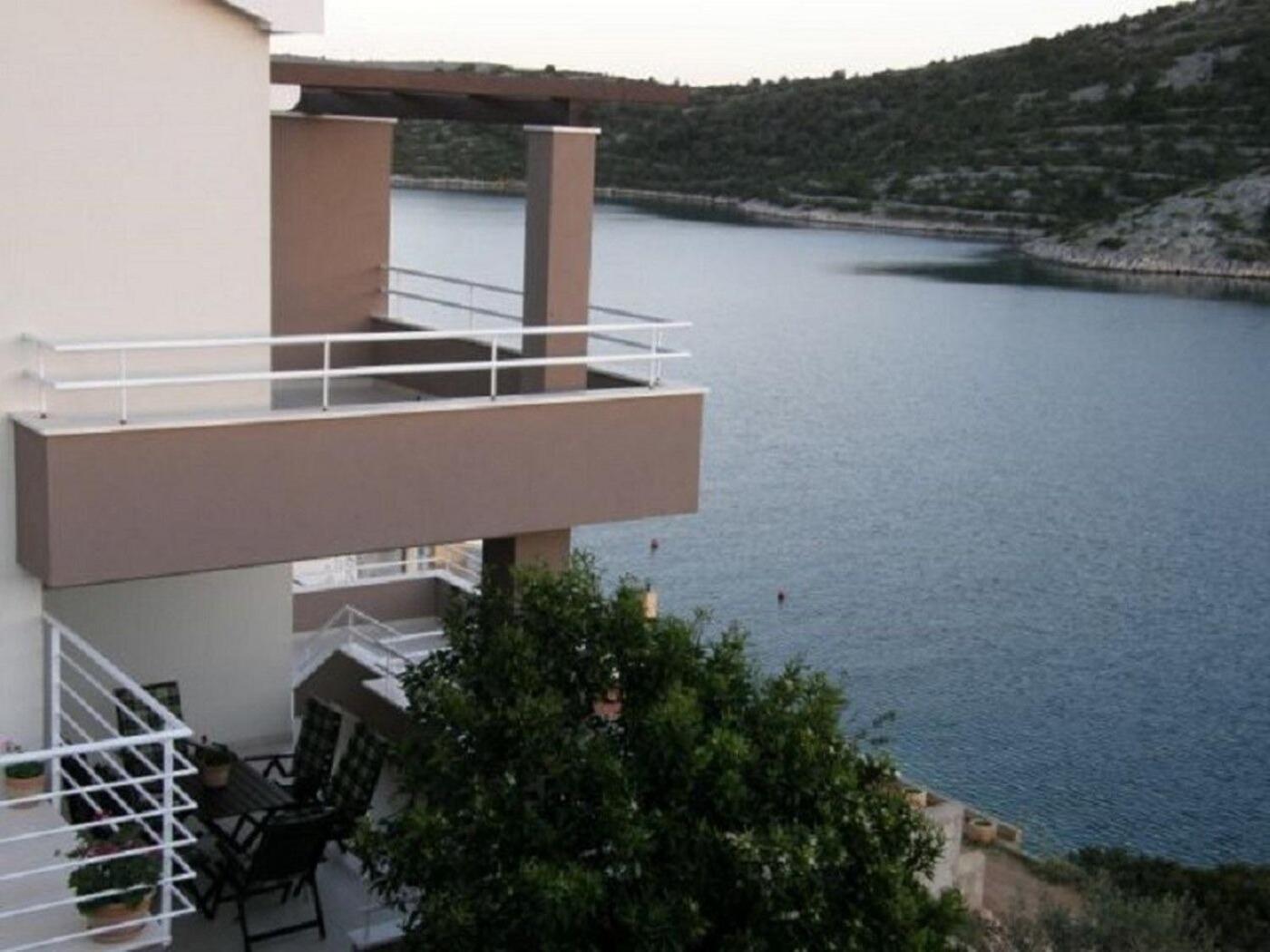 Apartments Ljubi Vinišće Exteriör bild