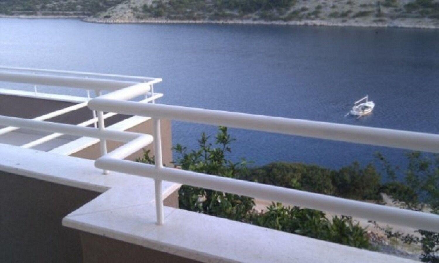 Apartments Ljubi Vinišće Exteriör bild